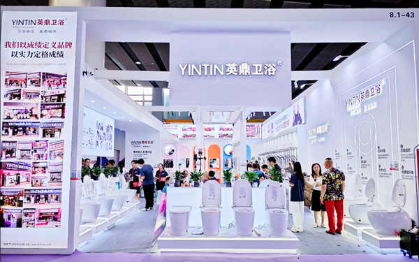 在广交会展位设计中，如何实现展台的多场景应用？