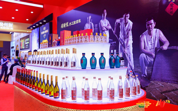 在糖酒会展会布置中，如何通过视觉陈列吸引顾客？