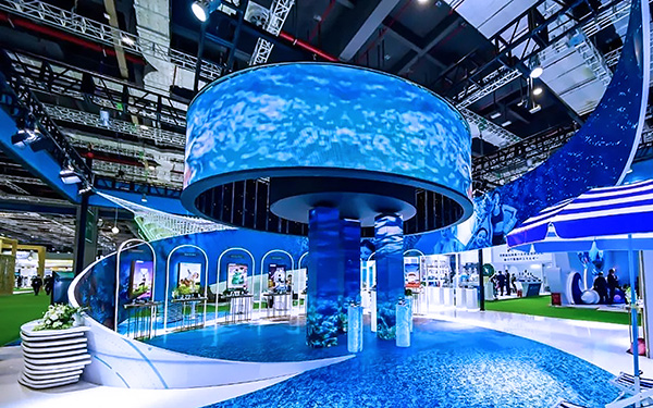 如何与企业展厅设计公司协商好费用并确保性价比？