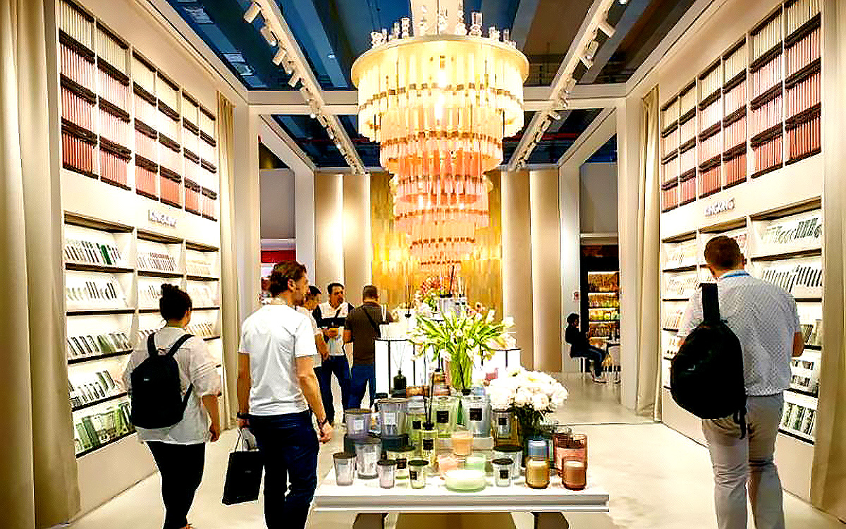 在展览展台设计搭建中，如何匹配企业的行业属性？