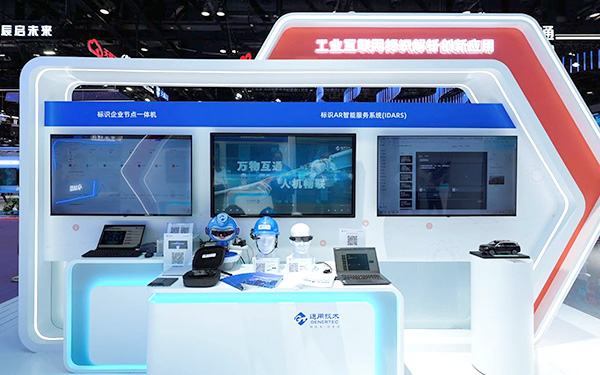 如何细化展台设计装修合同中的费用支付条款？