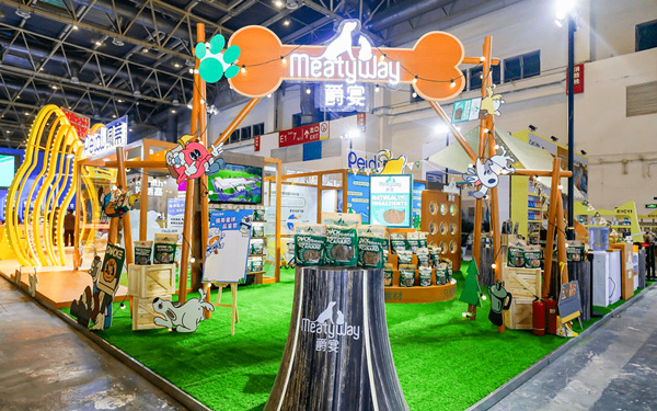 宠物展台设计布置策略:怎样让铲屎官一眼就心动?