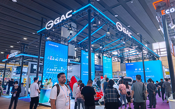 在展台设计搭建中,怎么样确保物料准时到场?