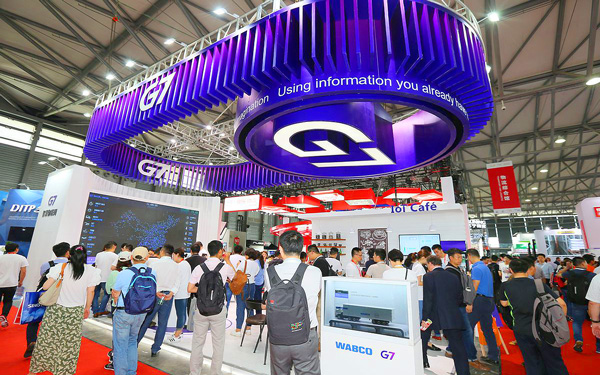 怎么样的空间布局能使展览展台设计效果图更好看?